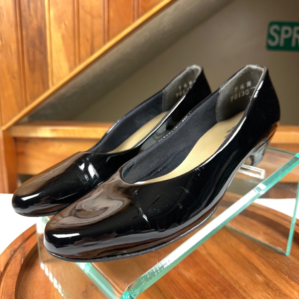 Capps Uniform Footwear Black Patent Leather Low Heel Pumps Womens 7.5 M USA Made
